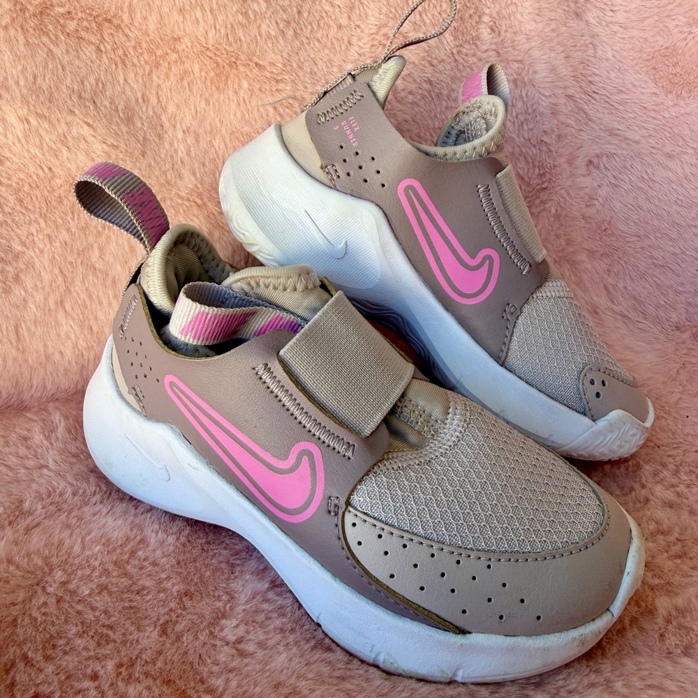 Toddler Nike Flex Runner 3 in the Platinum Violet/Playful Pink